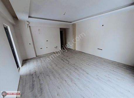 Cumhuriyet...çok İyi Lokasyon...54m2...1+1