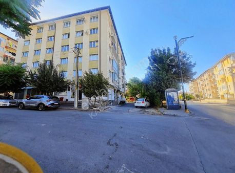 Kabze Emlaktan Yenidoğan Mahallesinde Satılık Köşe Başı Daire!