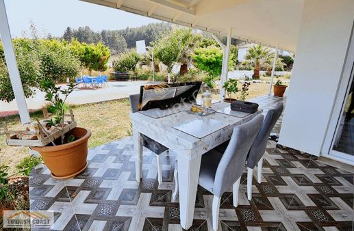 Üzümlüde Satılık Büyük Bahçeli Müstakil Villa