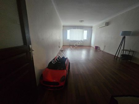 Cumhuriyet Mahallesi. 3+1 Çok Kullanışlı Daire