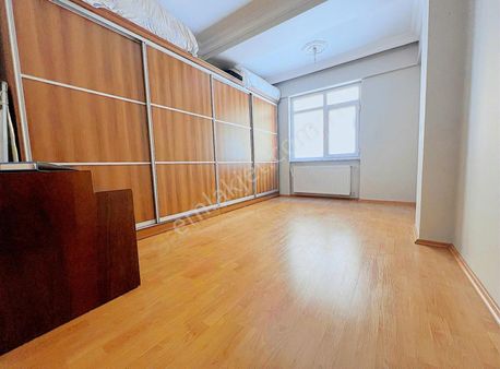 Karataş Emlaktan Zaferde Geniş Masrafsız 2+1 Daire