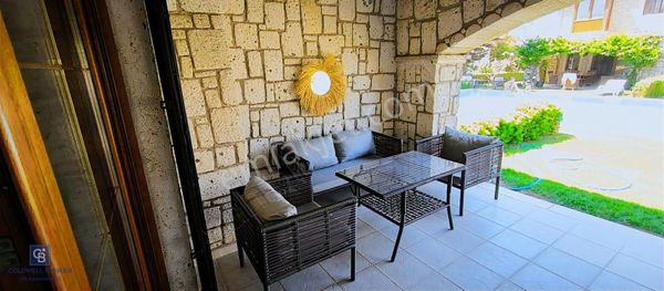 Çeşme Alaçatı'da Havuzlu Ful Eşyalı 3+1 Kiralık Taş Villa