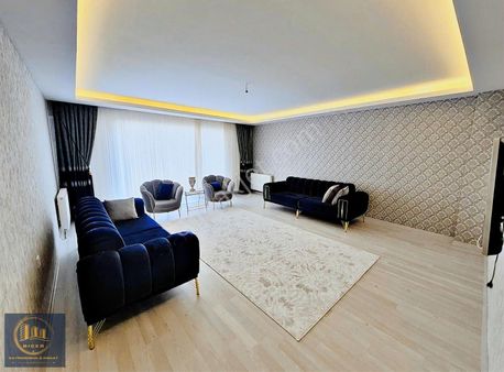 Biçer'den Yakacık'da Merkezin Tam Göbeğinde Çok Geniş 3+1 Daire!