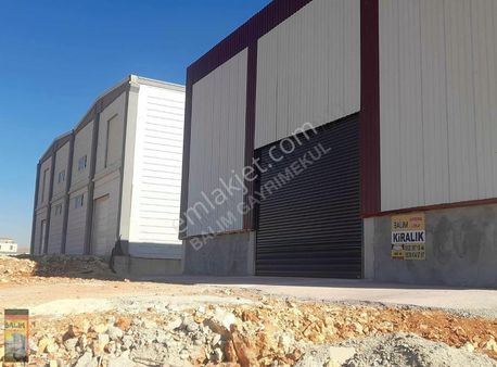 Halıcılık Sitesi'nde Kiralık İş Yeri