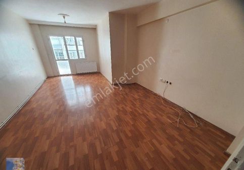 Atşehir De İzban Ve Tranvay Yakını Doğalgazlı Ara Kat Satılık 3+1 Daire