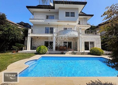 Tek Yetkili Remax7tepe'den Acarkent'te Çift Tapulu Satılık Villa