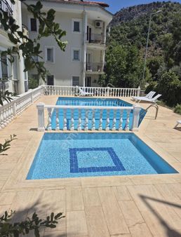 Deliktaş Bölgesinde Havuzlu Sitede 3+1 Geniş Boş Daire