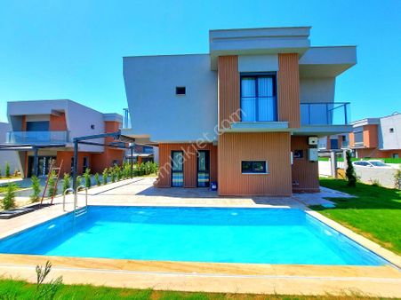 Kuşadasında %70 Peşin Kalan %30 12 Taksitle Özel Havuzlu Tek Müstakil Sıfır Villa