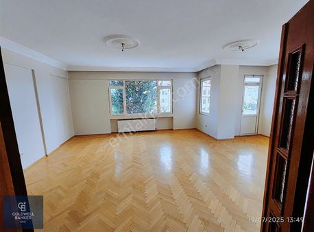 Bekir Albayrak'tan Acıbadem De Yenilenmiş 4+1 Kiralık Daire