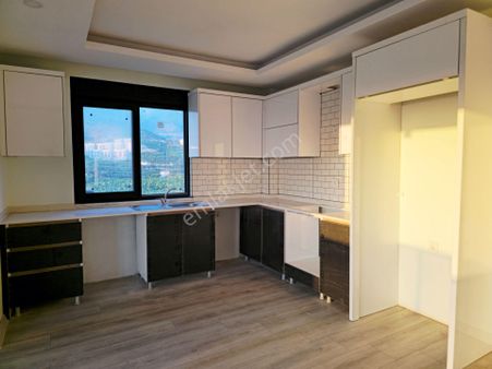 Site İçerisinde Satılık 2+1 120 M2 Çift Duş Çift Balkonlu Daire