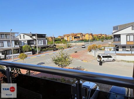 Havuzlu Sitede, Eşyalı, Klimalı, Kombili 2+1 Satılık Daire