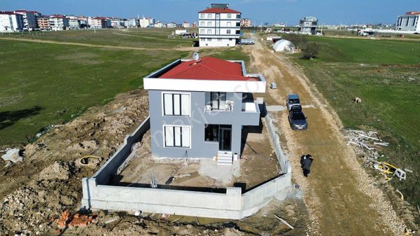 Akçil’den 400 Metre Arsa İçinde Kendi Mülkümüz Satılık 245m2 Villa