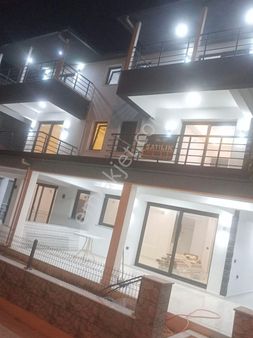 Kuşadası Sahil Sitelerinde, Denize 300metre Sıfır Yapılmış Yazlık