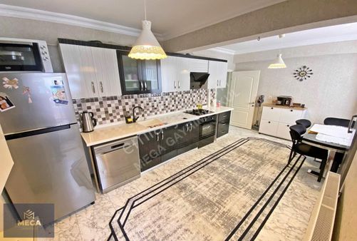 Mega'dan 1.kat Konumunda Asansörlü Cam Balkonlu Full Yapılı 3+1