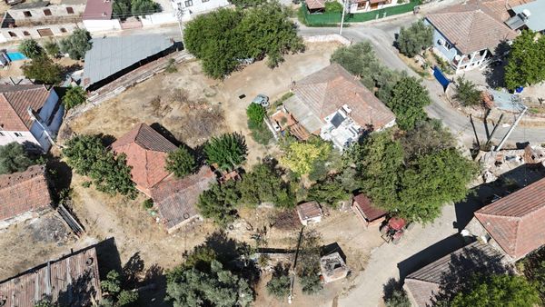 Menderes Palamut Arasında Tek Müstakil Tapu 680 M2 Bahçeli Ev İzmir