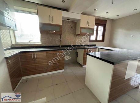 Tarabya Nezih Sokakta, Bahçeli,kapalı Otoparklı,4+1 Çatı Dubleks