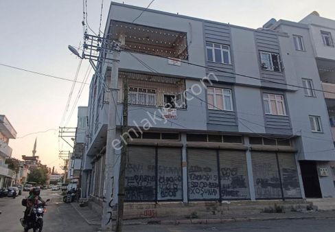 Adana / Seyhan / Gülbahçe Mahallesi – Çağdaş Halı Saha Arası, Köşe Başı