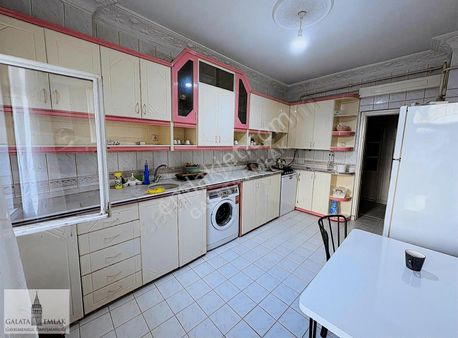 Galatadan Paşaköşkünde. 3+1 Yüksek Giriş Temiz Daire