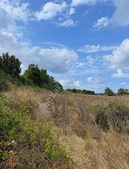 Merhaba Emlak'tan Çatalca Celepköy'de Köyün Dibinde Fırsat Arazi
