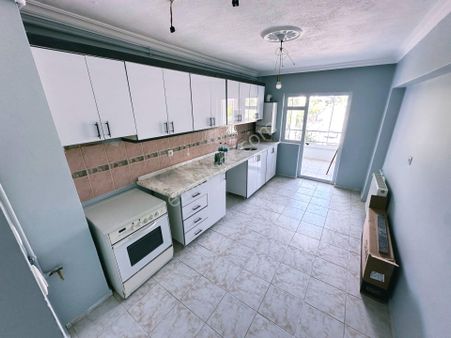 Cihandan Ataparkta Çambaşı Cadde Ye 20 Metre Satlık 3+1 Daire