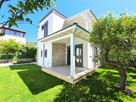 Turgutreis Merkez'de 250mt2 Arsa İçerisinde Satılık 3+1 Villa