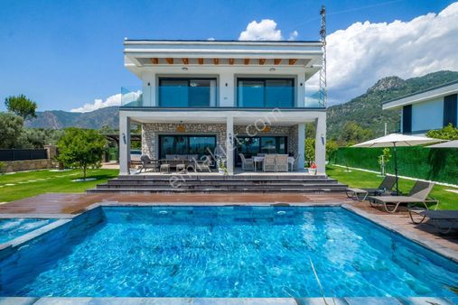 Özcan Gayrimenkul'den Satılık Villa