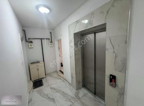 Buca İşçi Evleri Ufuk Mah.'de Asansörlü D.gazlı Kiralık Daire