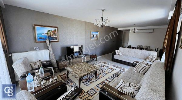 Hatay'da Cadde Üzeri Ve Deniz Manzaralı 3+1 Satılık Daire