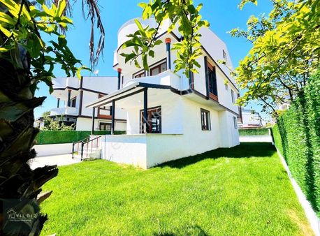 Merkezde 5+1 Geniş Bahçeli Maliyetine Satılık Lüks Villa