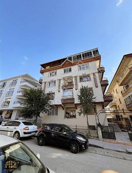 Parla Emlak'tan Mareşal Çakmak M. 3.kat / 5+2 / 150m2