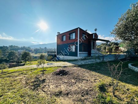 Aşağıkızılca Yerleşim İçinde Muhteşem Havuzlu Villa