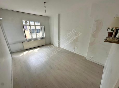 Mehmet Akif Mahallesi'nde Satılık 2 + 1 3.kat