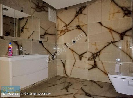 Ünlü Emlaktan Merkezi Konum Cadde Üzeri Geniş Ferah Manzaralı