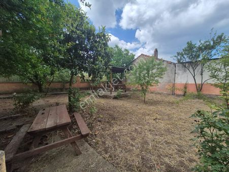 Satılık Müstakil Ev Gemlik Kurşunlu Kumsazda Merkezde Bahçeli Yola Cephe