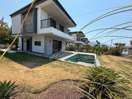 Davutlarda Tek Müstakil Özel Havuzlu Ve Araç Otoparklı 4+1 140m2 Lux Villa