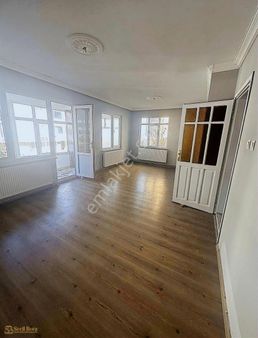 Seçil Bora'dan Müstakil Tadında Kiralık 3+1 Daire