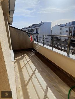 Çekmeköy Çatalmeşe Merkezde Teraslı Geniş 2+1 Kiralık Daire