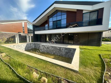 Sasalı Raf Vega'da Sitenin En Güzel Villası 6+1 Havuzlu