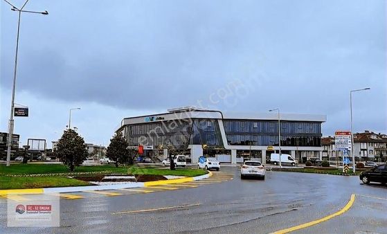 Erva Plaza'da Satılık 240 M2 Tabela Değeri Güzel Köşe İşyeri