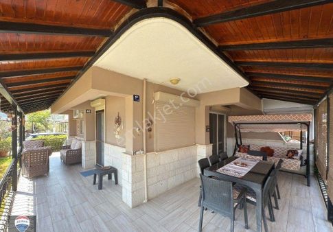 Kuşadası Güzelçamlı'da Didim Burçak Sitesi Köşe Konumlu 4+1 Villa
