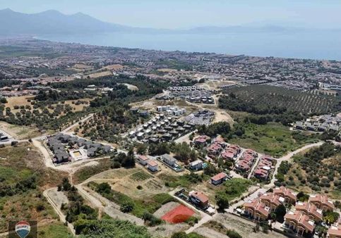 Kuşadası Soğucak Bölgesinde Deniz Ve Doğa Manzaralı Köye Yakın İki Villalık Satılık Arsa