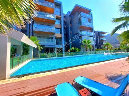 Kuşadası Ege Mahallesinde Havuzlu Satılık 2+1 Rezidans Daire