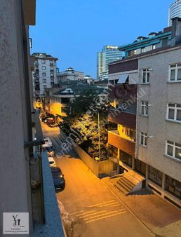 Ümraniye İnkilap Mahallesinde Çok Güzel 3'üncü Kat 2+1 Satılık D