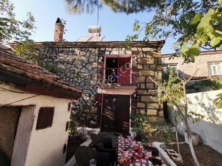 Ayvacık Söğütlü Köyü'nde Bahçeli, Müstakil Taş Ev