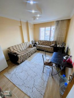 Akman Gayrimenkul'den Muradiye'de Cadde Üzeri Satılık 1+1 Daire