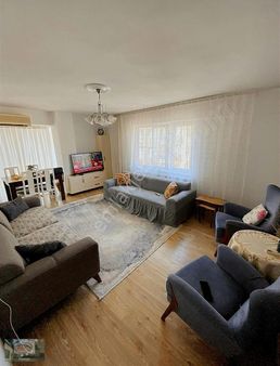 Akman Gayrimenkul'den Muradiye'de Satılık 3+1 K.mutfak Daire