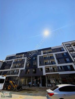 Akman Gayrimenkul'den Muradiye'de Cadde Üzeri Satılık 3+1 Daire