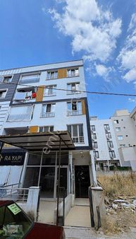 Akman Gayrimenkul'den Muradiyede Kiralık 2+1 Eşyalı Arakat Daire