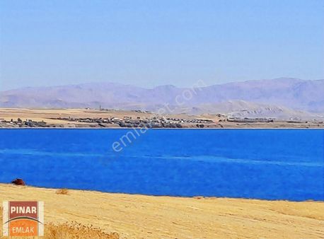 Çarpanak 'ta Göl Kenarında Satılık Tarla