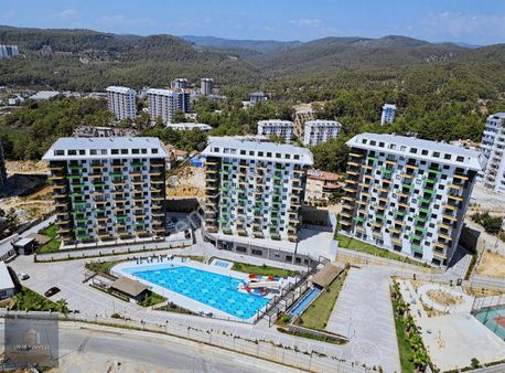 Avsallarda Satılık Site İçi Havuz Manzaralı 2+1 Güney Cephe